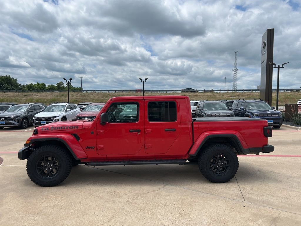 Used 2024 Jeep Gladiator Sport AWD/4WD image 2