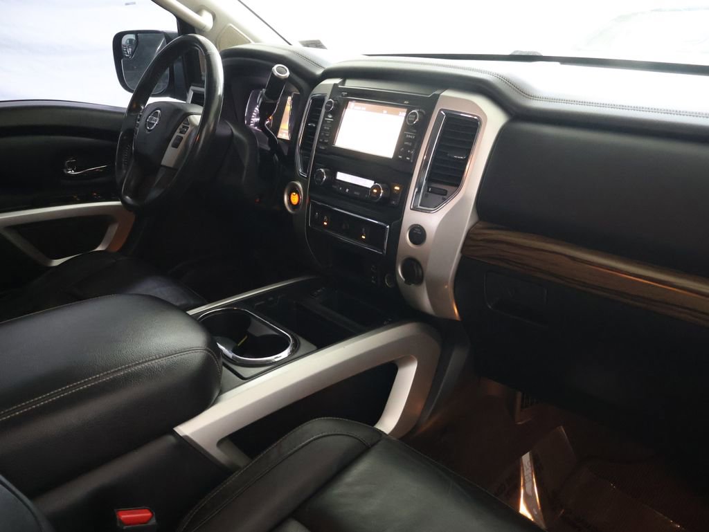 Used 2017 Nissan Titan SL image 11