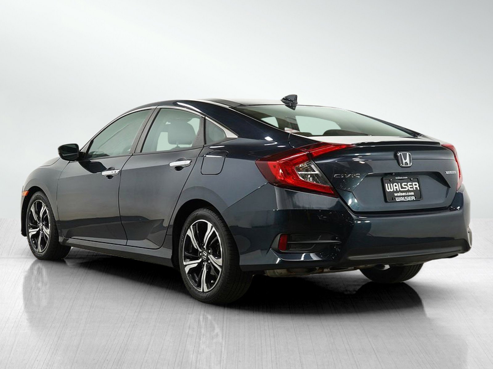 Used 2016 Honda Civic Touring image 3