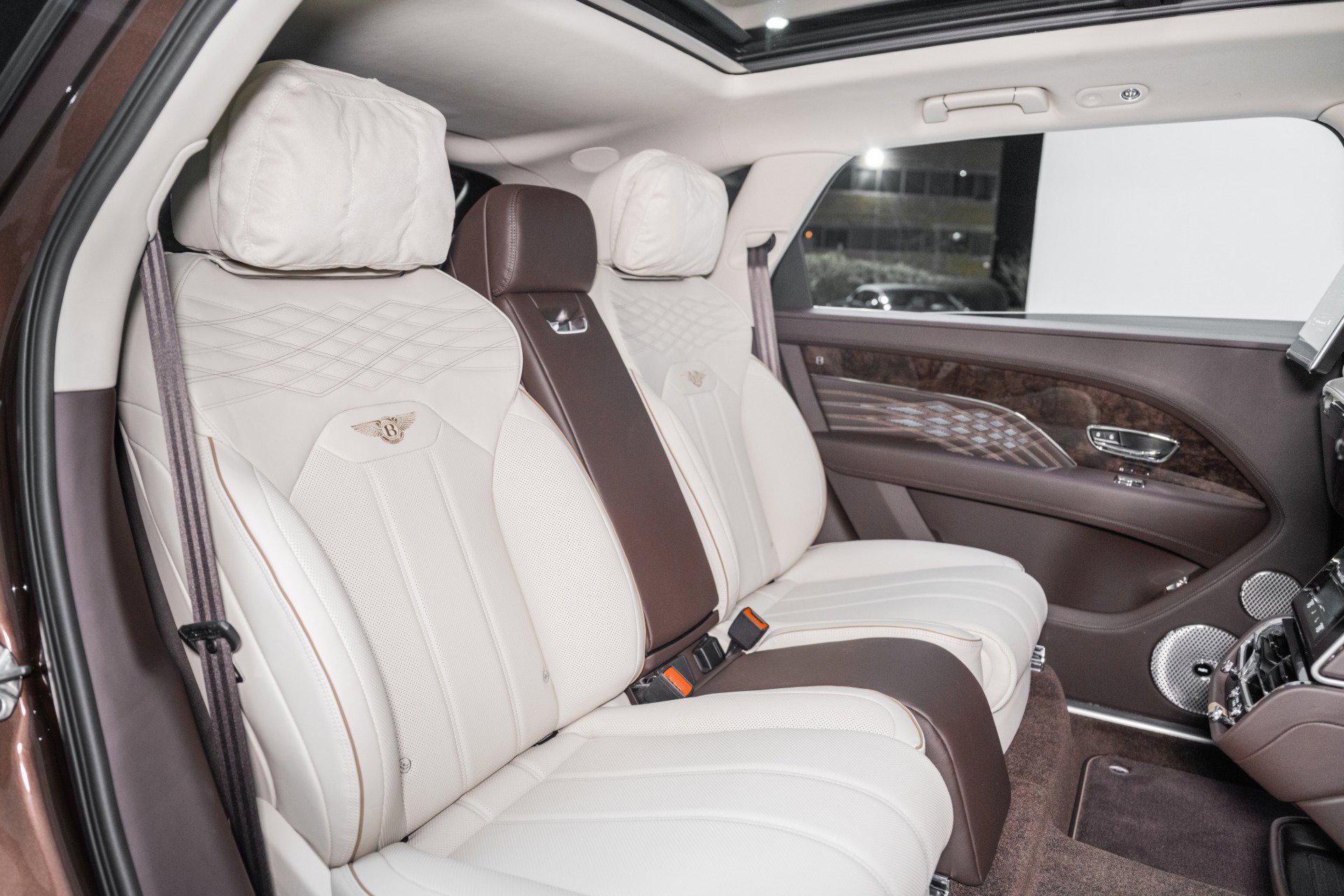 New 2025 Bentley Bentayga Extended Wheelbase image 31