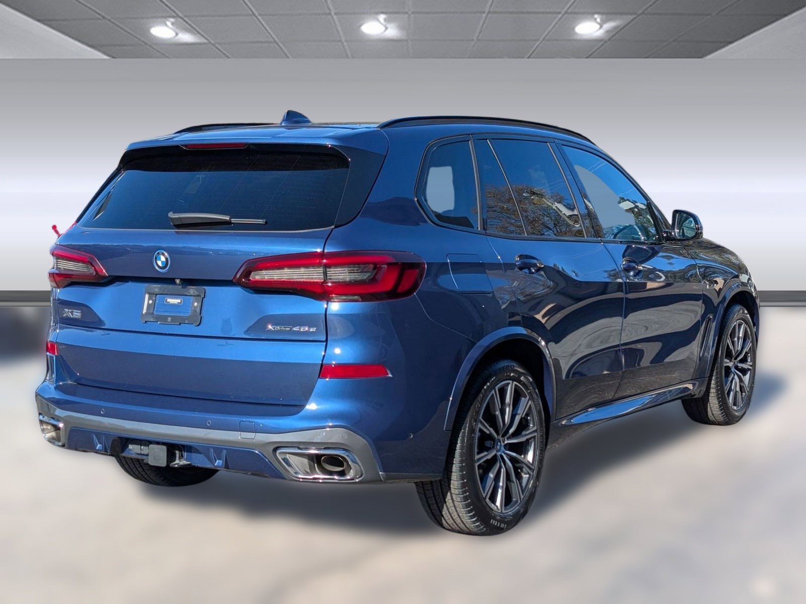 Certified 2023 BMW X5 xDrive45e image 9