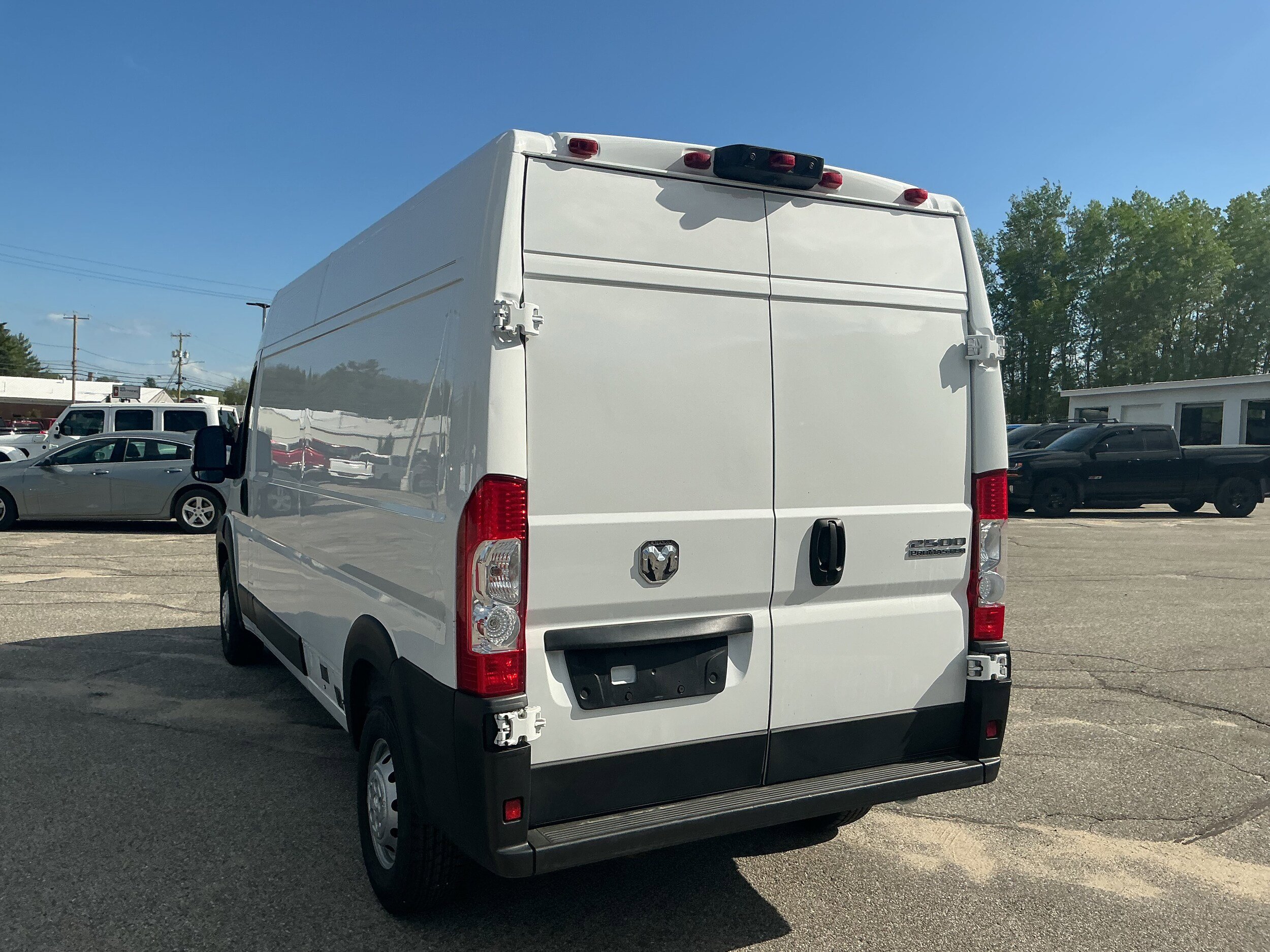 Used 2023 RAM ProMaster 2500 FWD image 3
