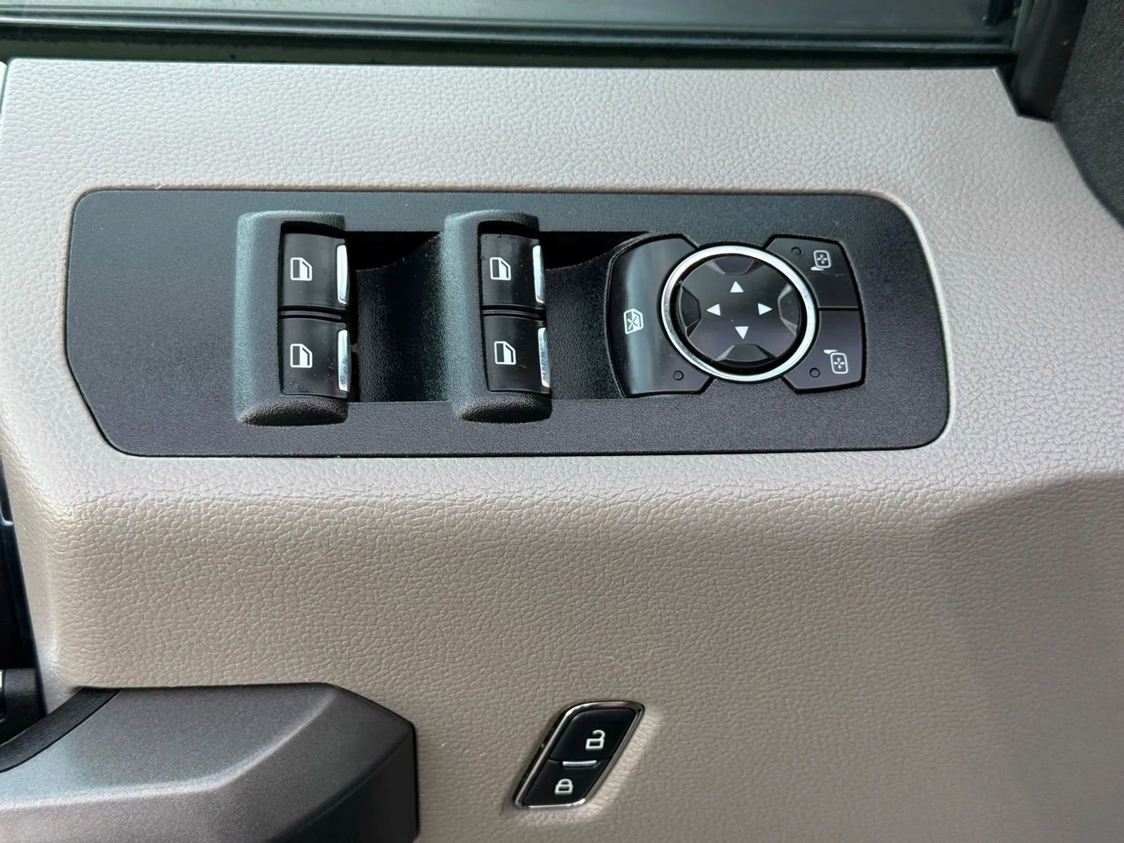 Used 2017 Ford F150 XLT image 13