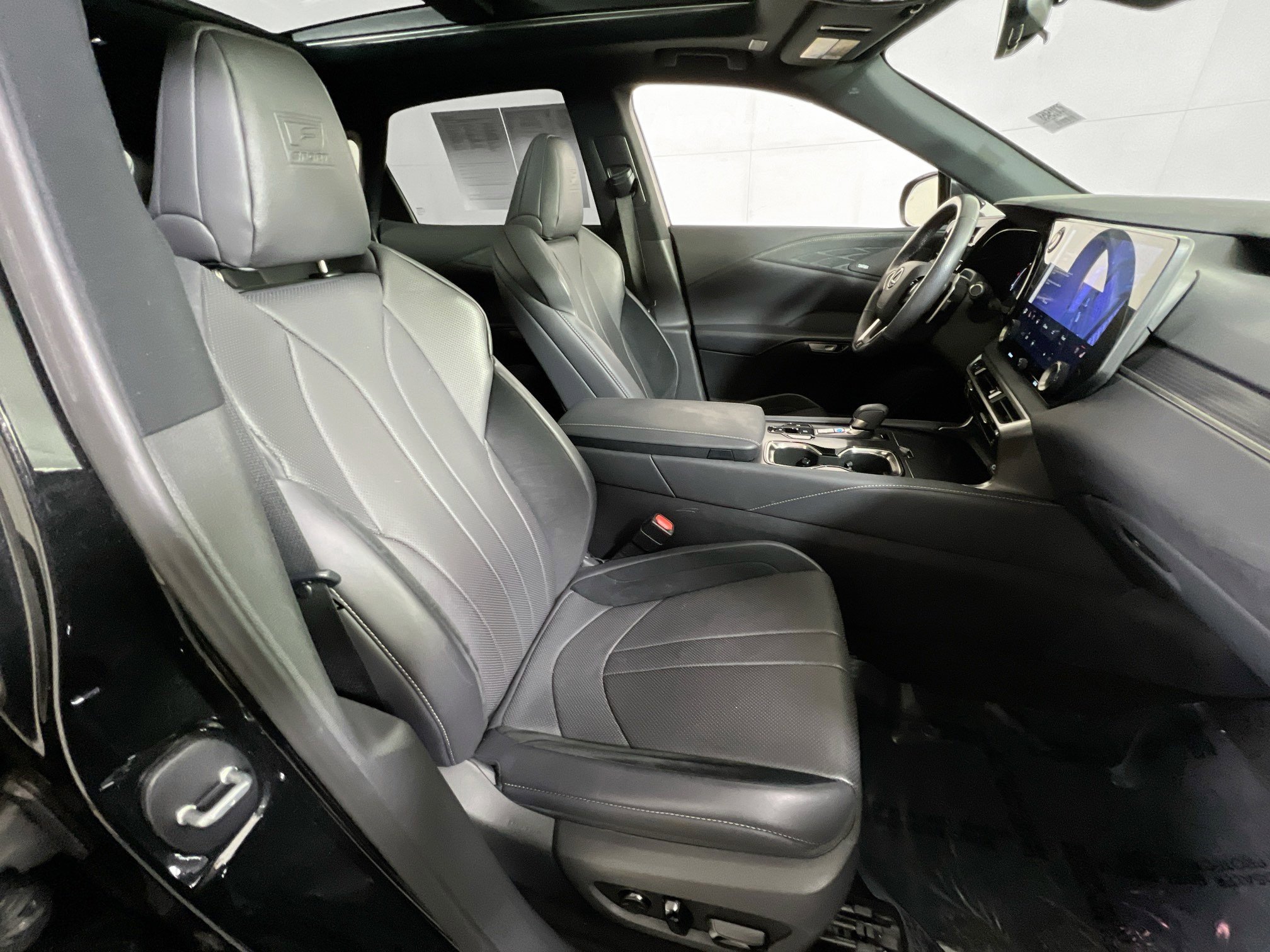 Used 2024 Lexus RX 500h F Sport w/ Convenience Package AWD/4WD image 29