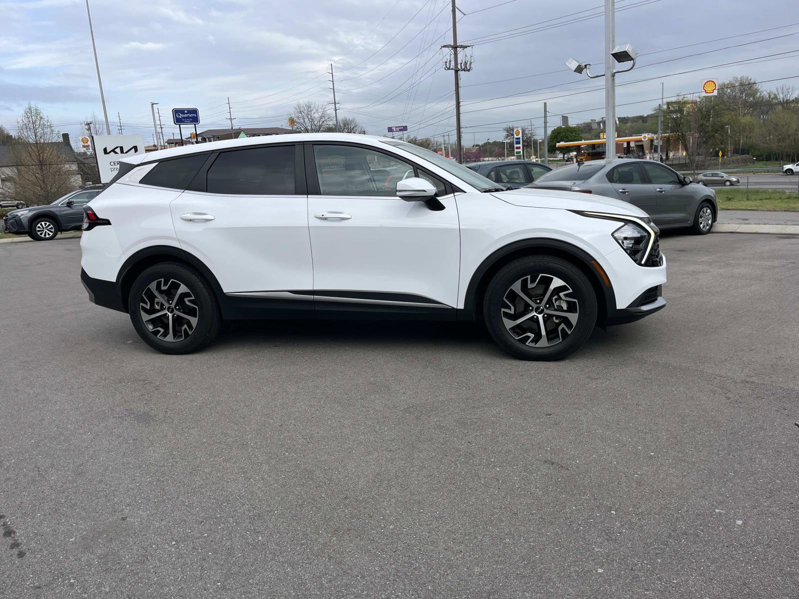 Used 2023 Kia Sportage EX image 2
