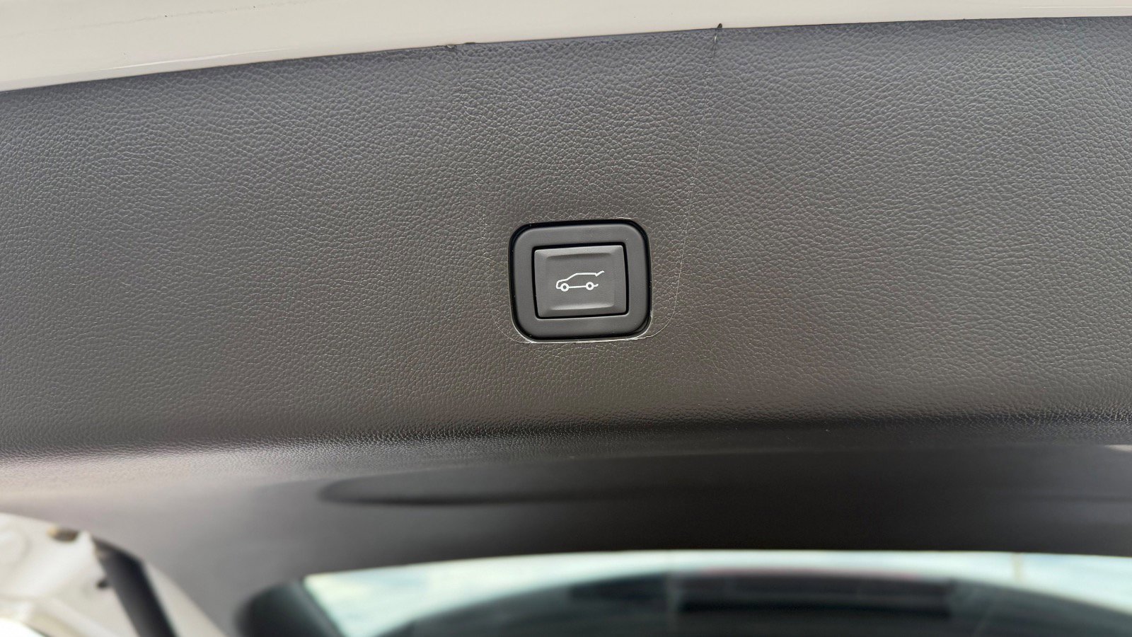 Used 2023 Chevrolet Traverse LT FWD image 9