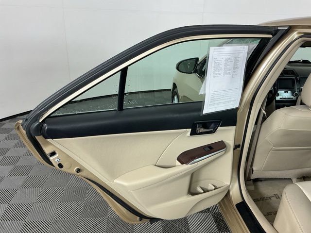 Used 2012 Toyota Camry XLE w/ Leather Pkg FWD image 25
