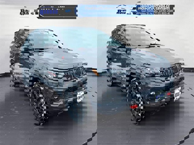 Used 2023 Jeep Compass Trailhawk image 7