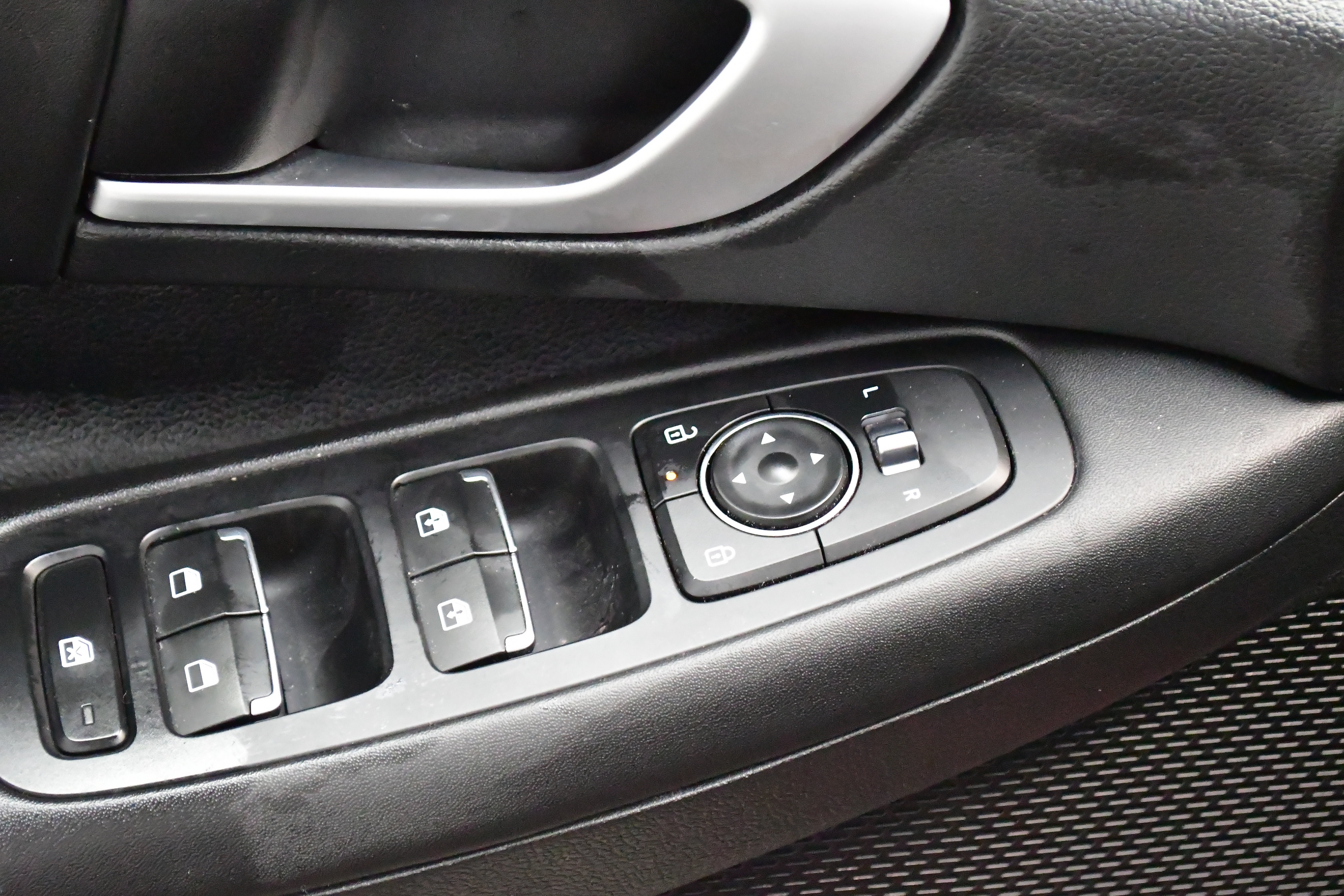 Used 2025 Hyundai Sonata SEL FWD image 15