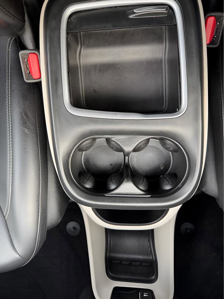Used 2023 Chrysler Pacifica Touring-L image 27