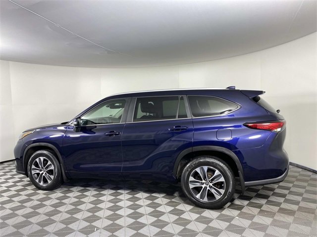 Used 2023 Toyota Highlander XLE image 5