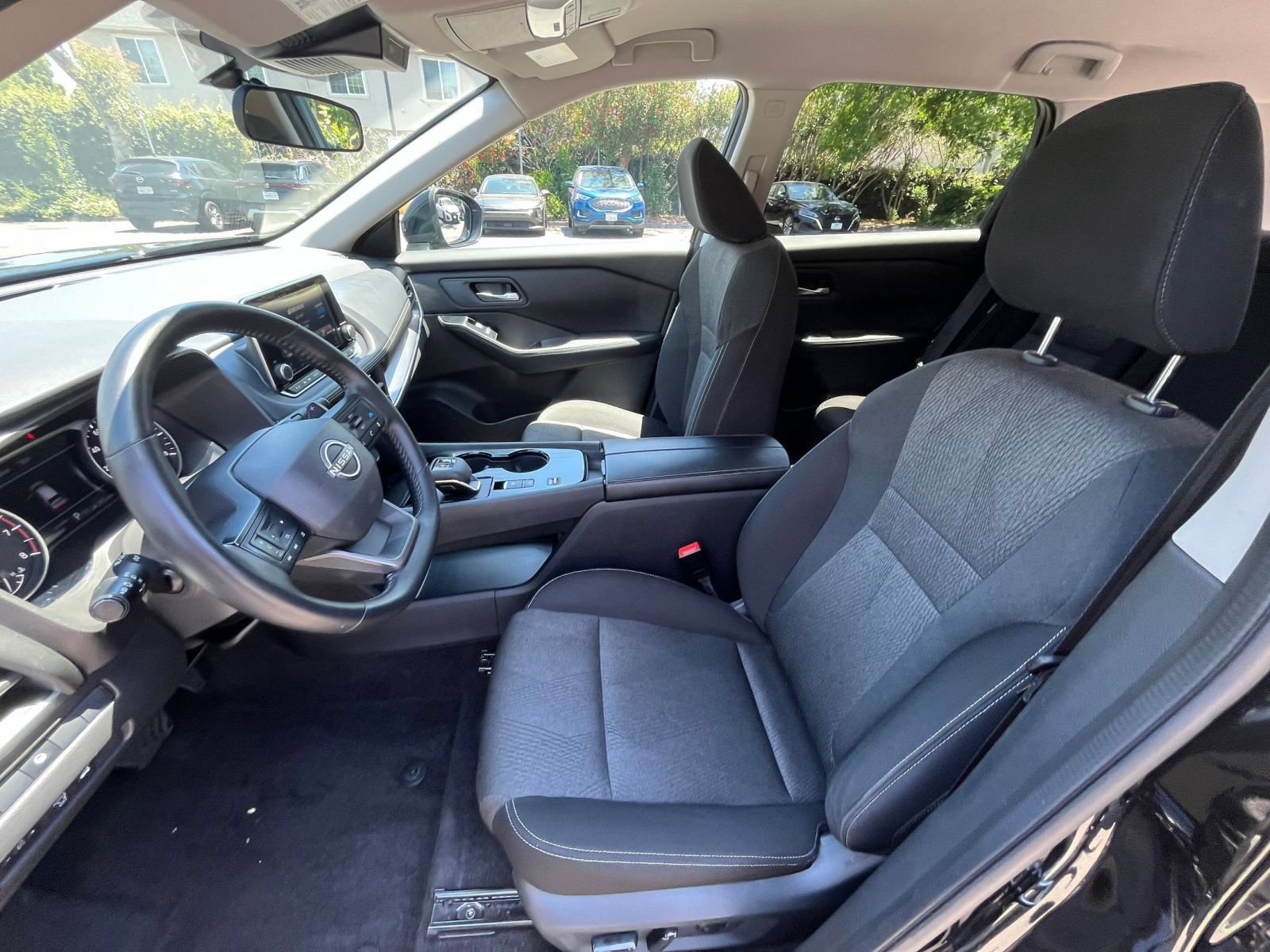 Used 2025 Nissan Rogue SV FWD image 28