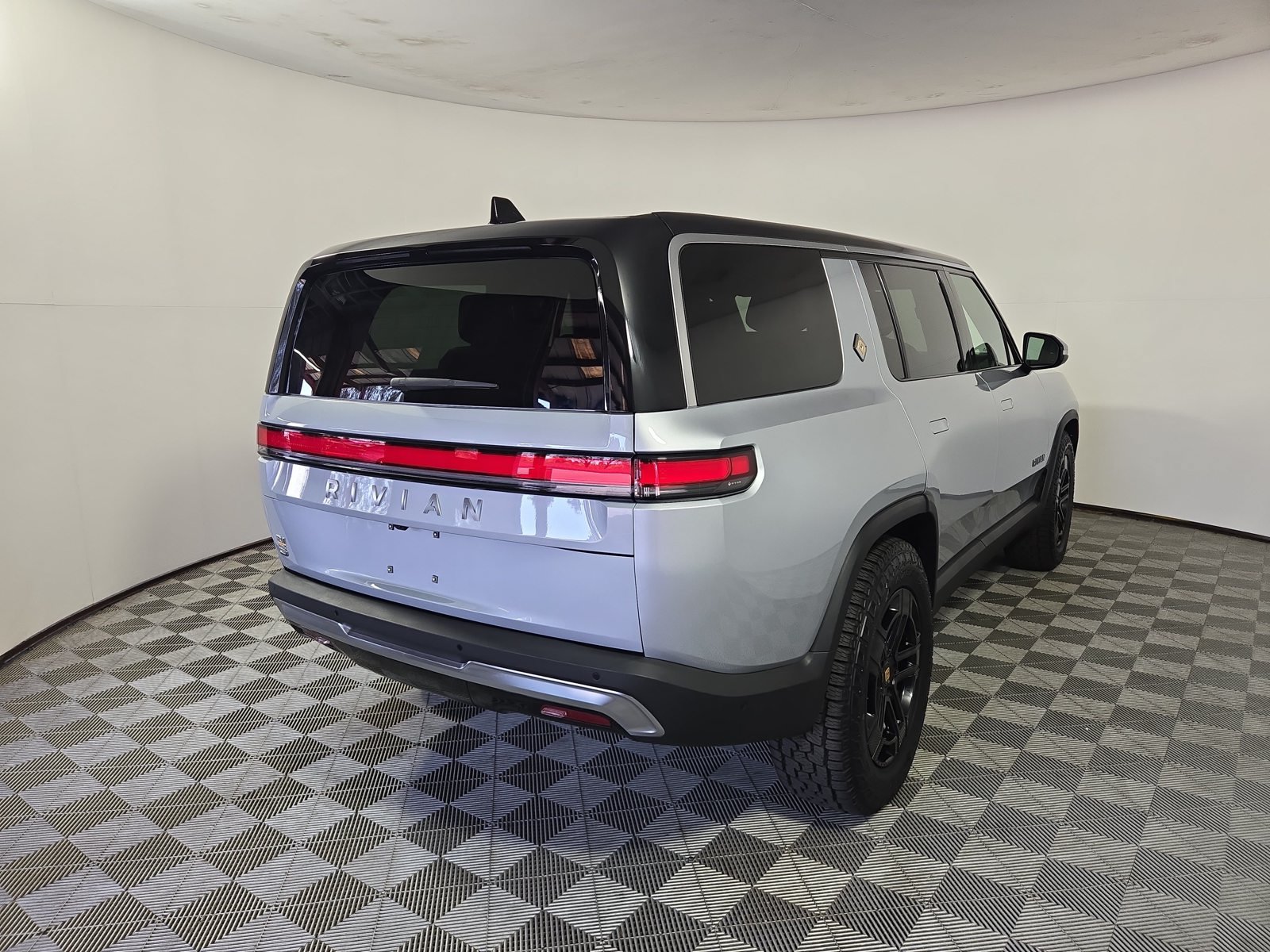 Used 2022 Rivian R1S Launch Edition Quad AWD/4WD image 5