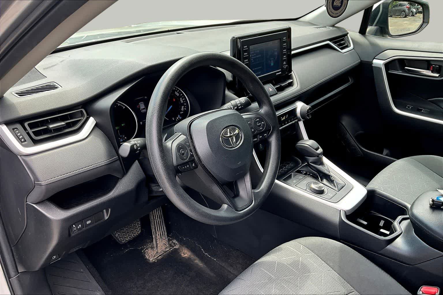 Used 2022 Toyota RAV4 XLE AWD/4WD image 32