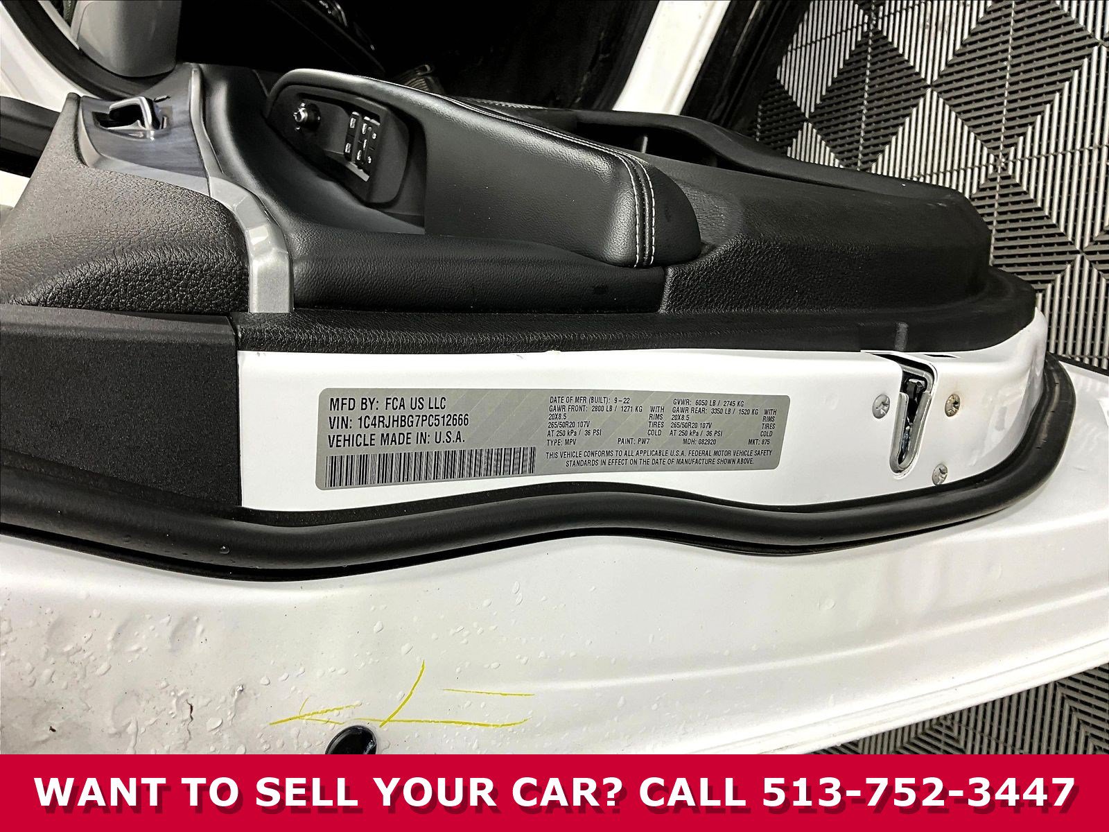 Used 2023 Jeep Grand Cherokee Limited w/ Black Appearance Package AWD/4WD image 18