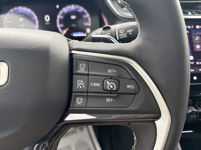 Used 2023 Jeep Grand Cherokee L Laredo image 30