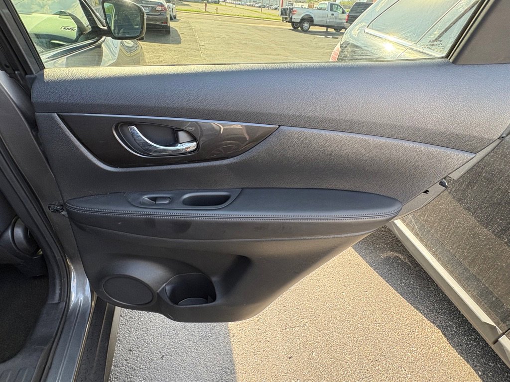 Used 2020 Nissan Rogue SV w/ Premium Package FWD image 16