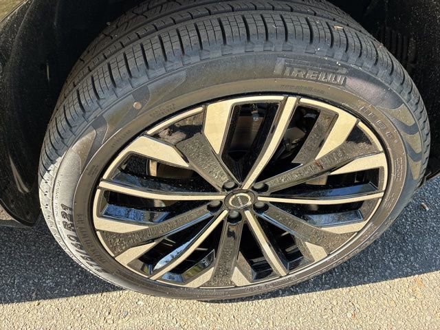 New 2026 Volvo XC90 B6 Plus w/ Protection Package Premier AWD/4WD image 16