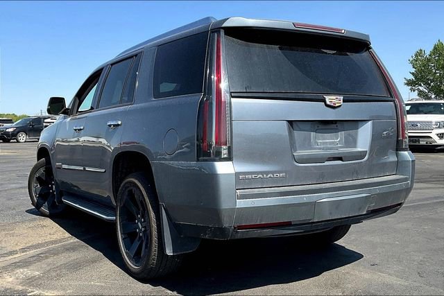 Used 2020 Cadillac Escalade Luxury w/ Escalade Sport Edition AWD/4WD image 3
