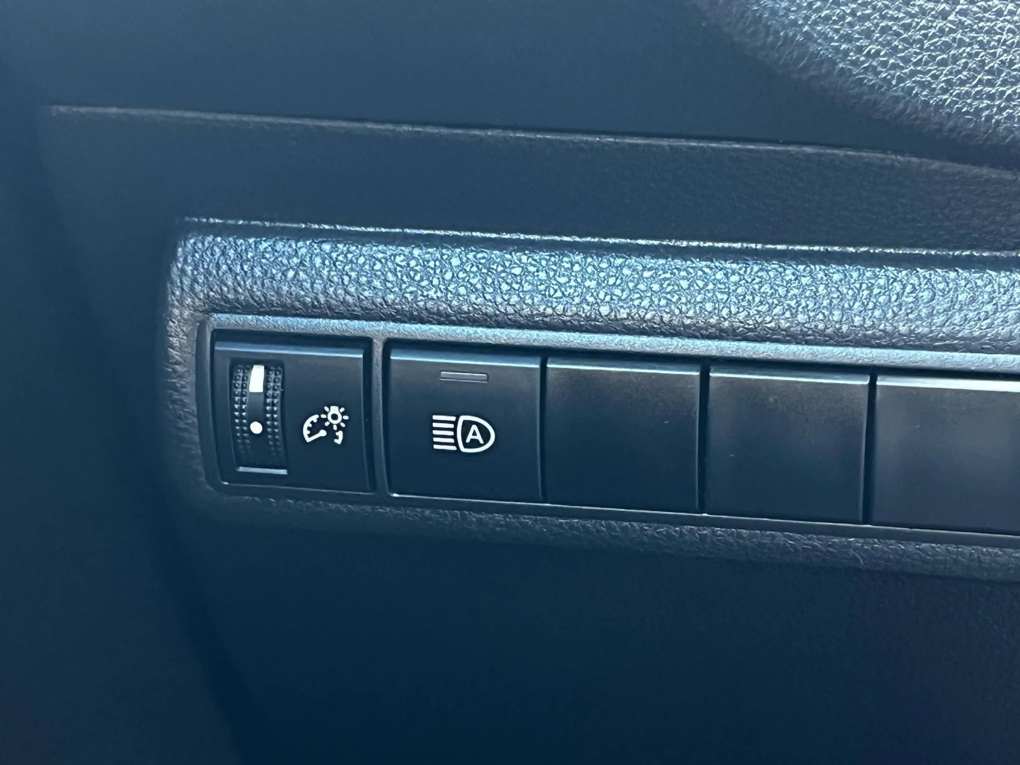 Used 2022 Toyota Corolla LE image 29