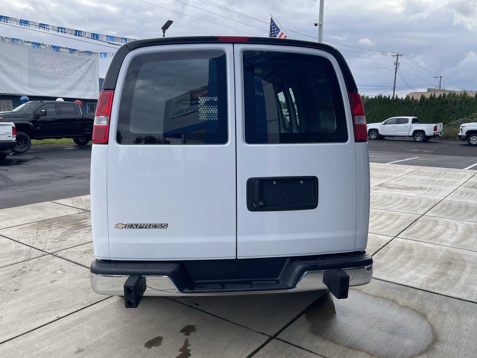 Used 2025 Chevrolet Express 2500 w/ Driver Convenience Package RWD image 4