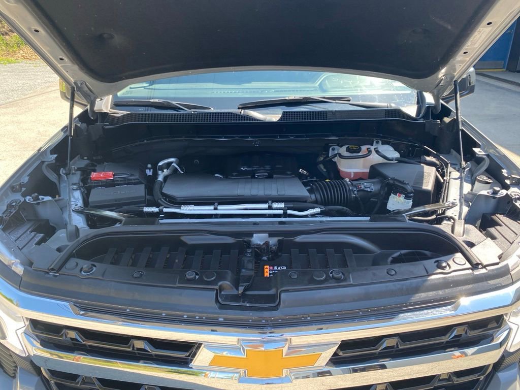 Used 2024 Chevrolet Silverado 1500 LT AWD/4WD image 10