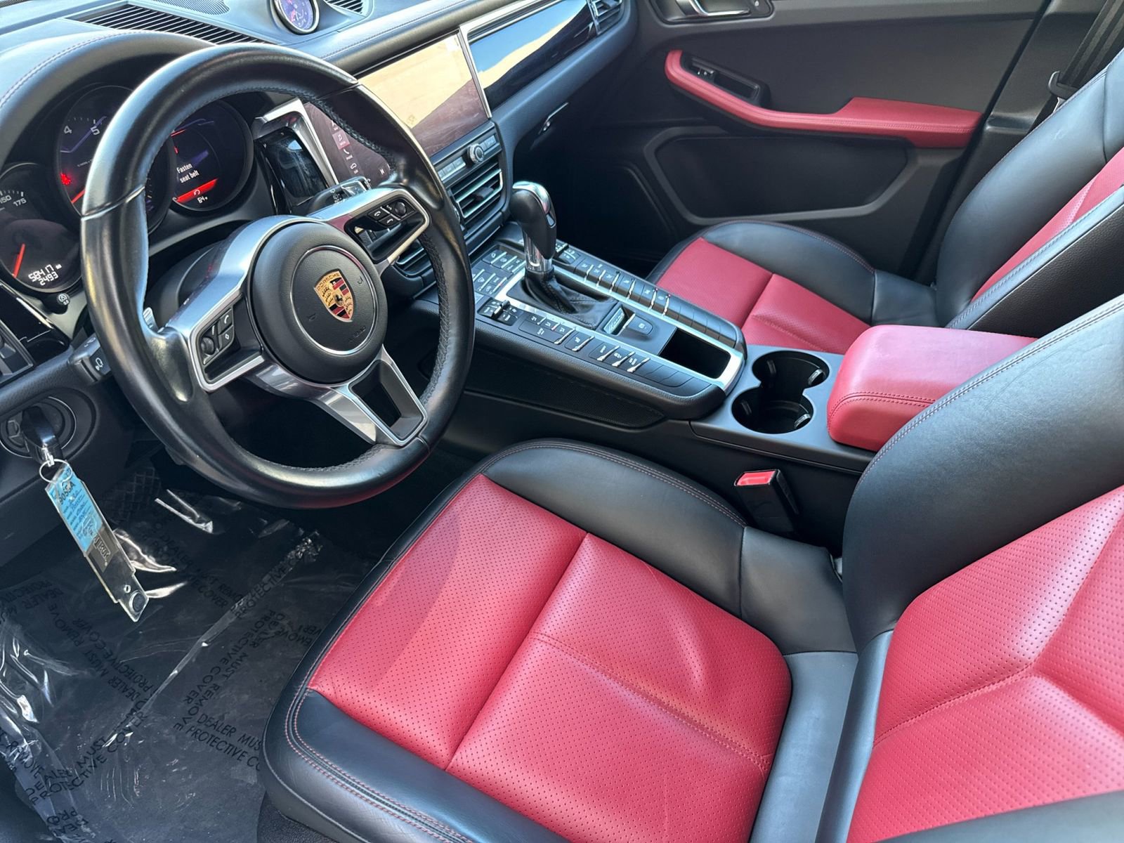 Certified 2020 Porsche Macan image 4