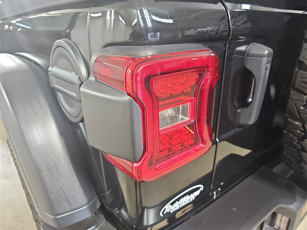 Used 2024 Jeep Wrangler Rubicon w/ Convenience Group image 39