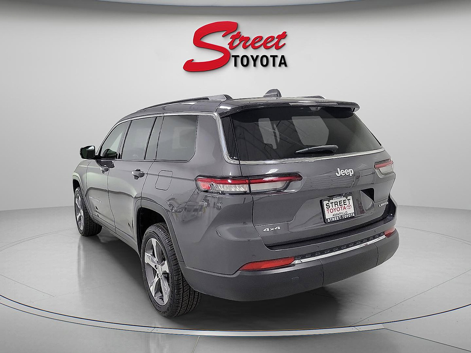 Used 2024 Jeep Grand Cherokee L Limited w/ Luxury Tech Group II image 2