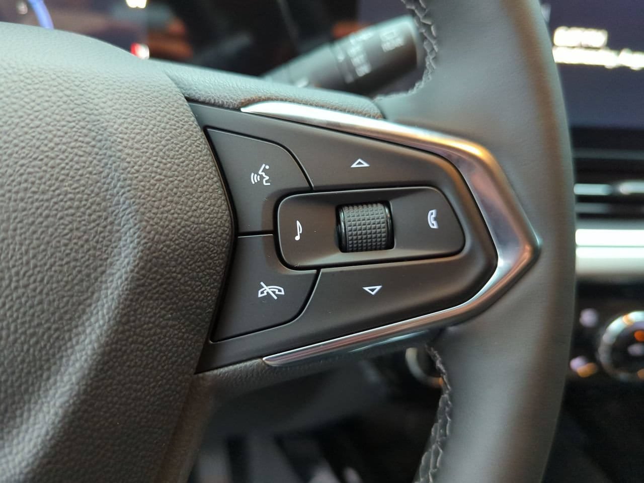 New 2026 Chevrolet Trax LT w/ Driver Confidence Package FWD image 12