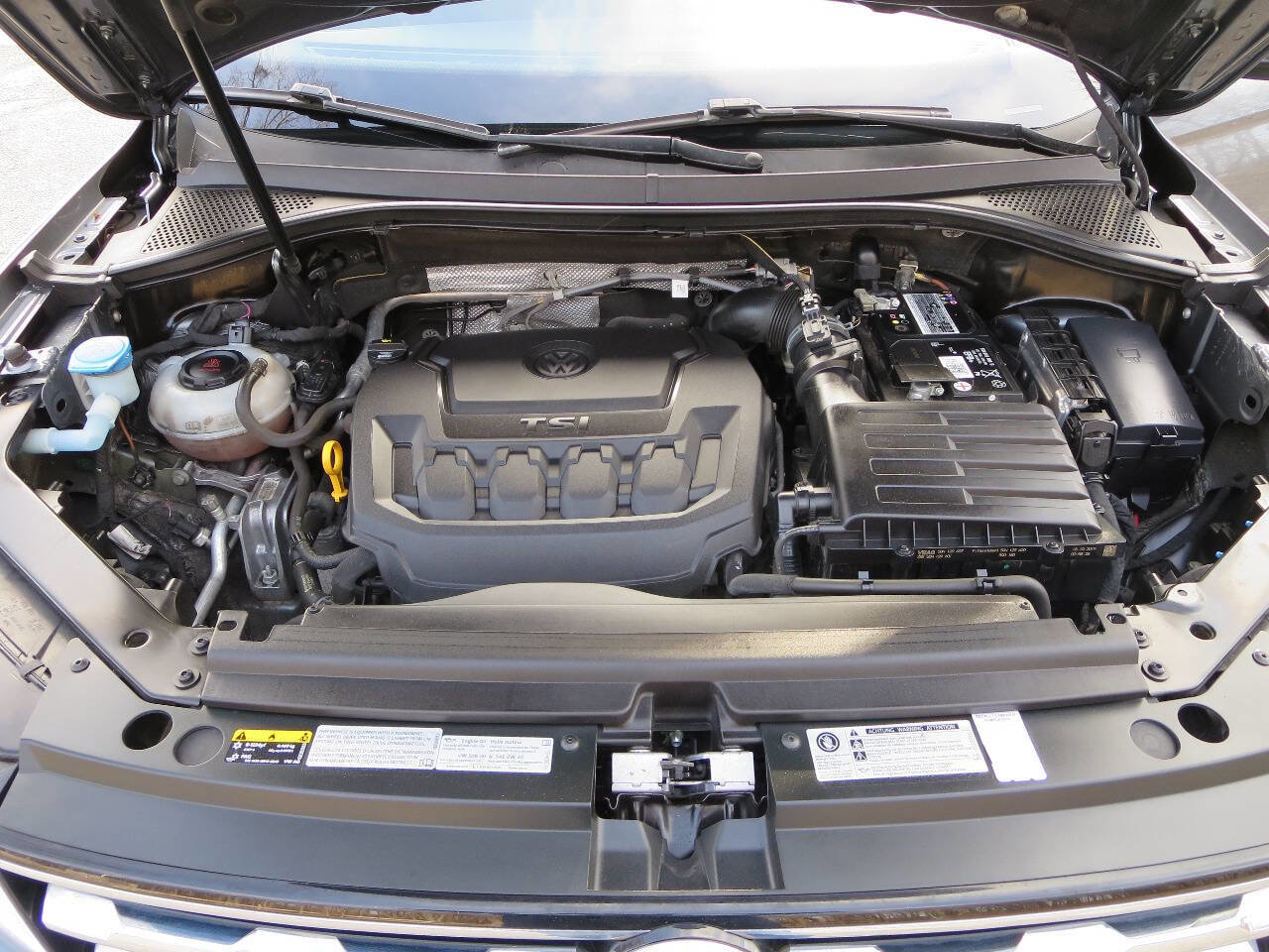 Used 2020 Volkswagen Tiguan SE w/ Panoramic Sunroof Package image 27