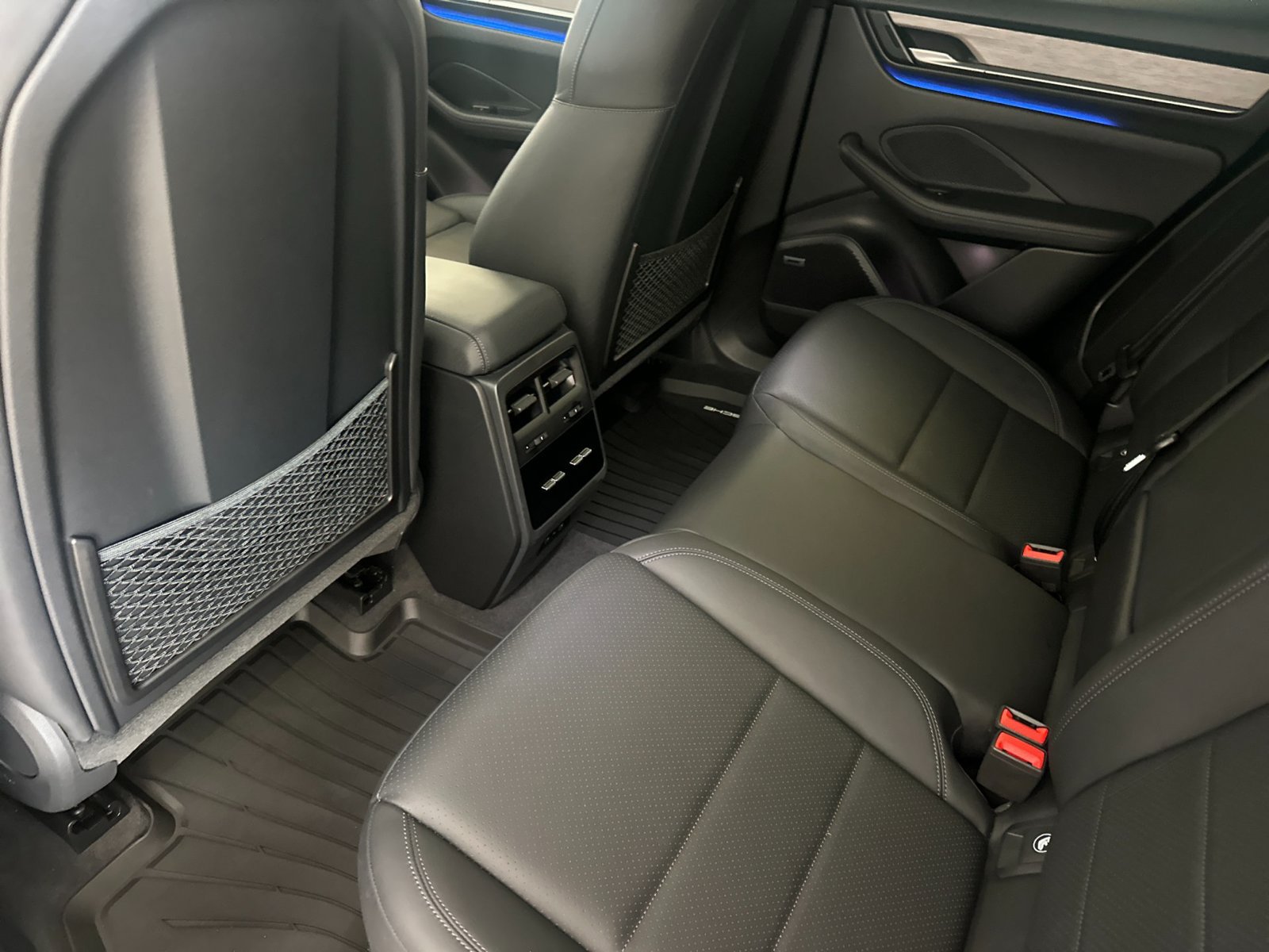 Certified 2024 Porsche Macan 4 Electric AWD/4WD image 13