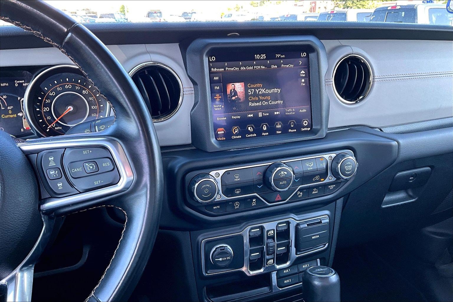 Used 2022 Jeep Gladiator Overland AWD/4WD image 6