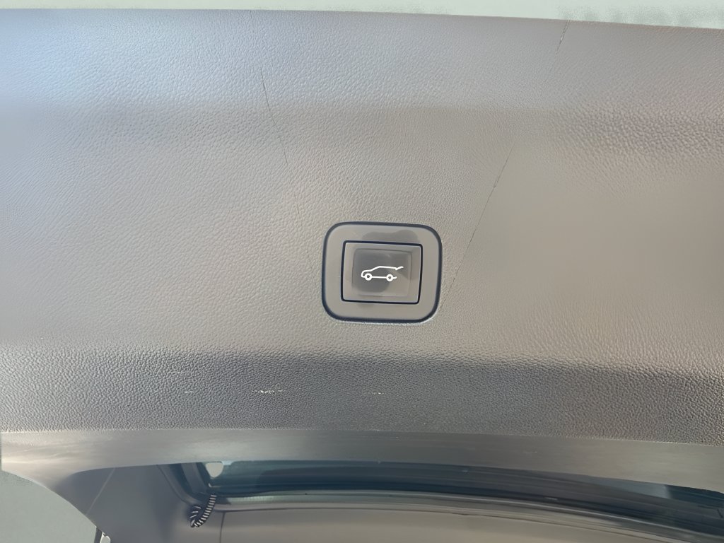 Used 2026 GMC Yukon Denali Ultimate w/ LPO, Floor Liner Package AWD/4WD image 33