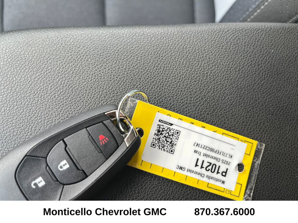 Used 2025 Chevrolet Trax LS image 21