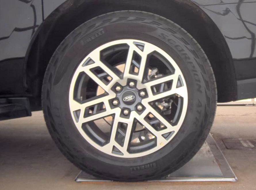 Used 2025 Ford Expedition Max Active image 9