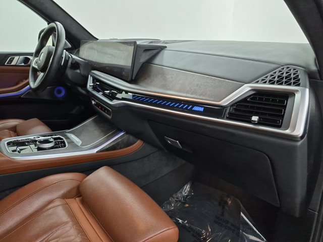 Used 2025 BMW X7 M60i AWD/4WD image 26