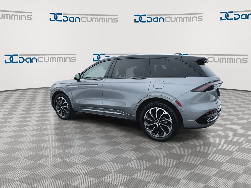 Used 2024 Lincoln Nautilus Reserve image 6