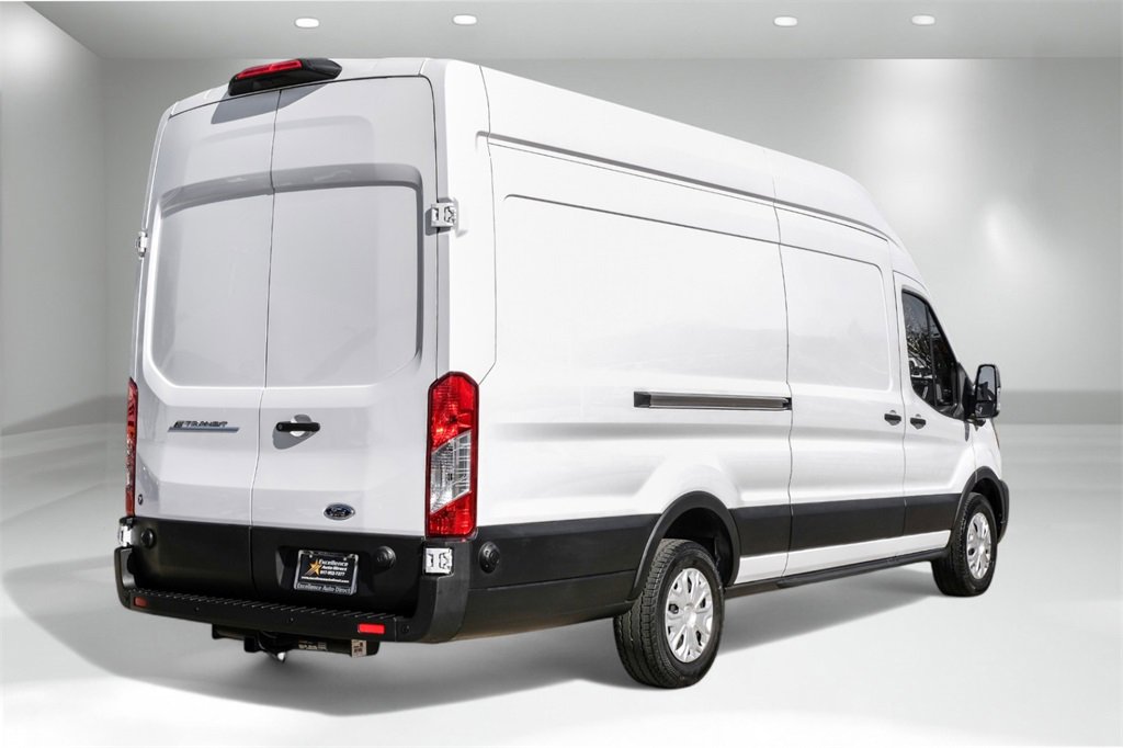 Used 2022 Ford E-Transit 148 High Roof Extended image 6