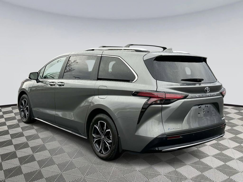 Used 2026 Toyota Sienna Platinum image 4