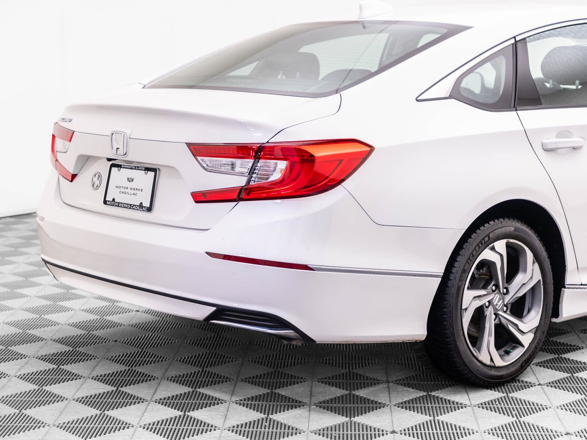 Used 2018 Honda Accord EX image 32