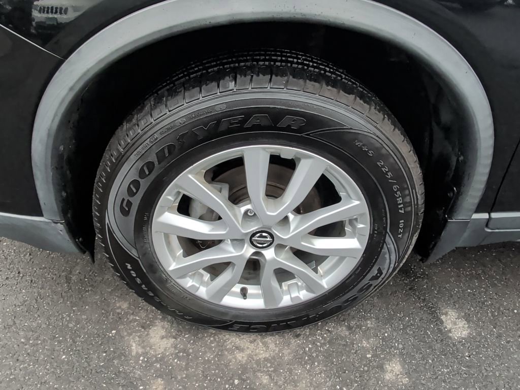 Used 2019 Nissan Rogue SV image 9