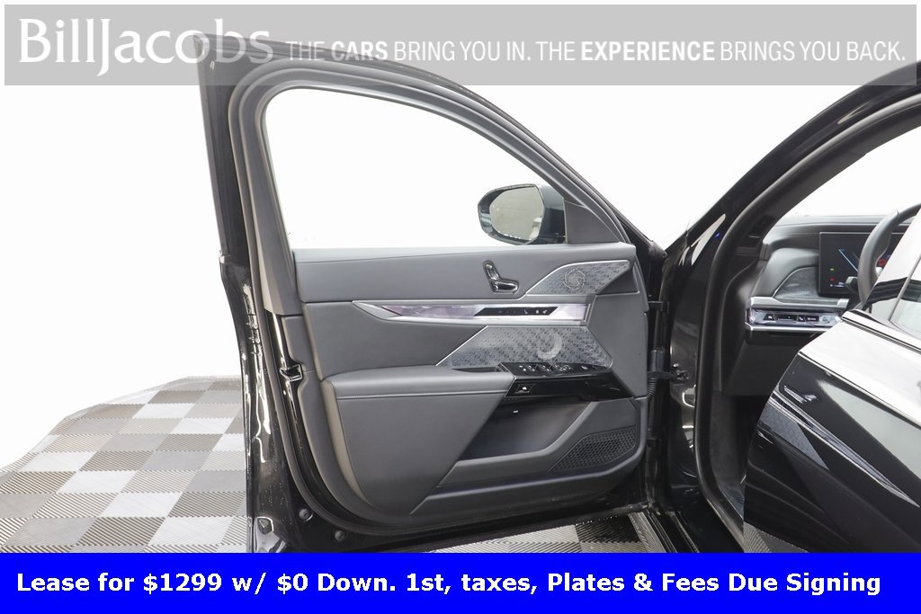 Certified 2025 BMW 760i xDrive 760i xDrive w/ Executive Package image 5