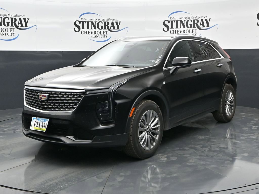 Used 2024 Cadillac XT4 Premium Luxury FWD image 3