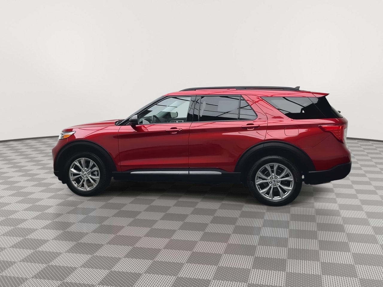 Certified 2023 Ford Explorer XLT w/ Equipment Group 202A AWD/4WD image 39