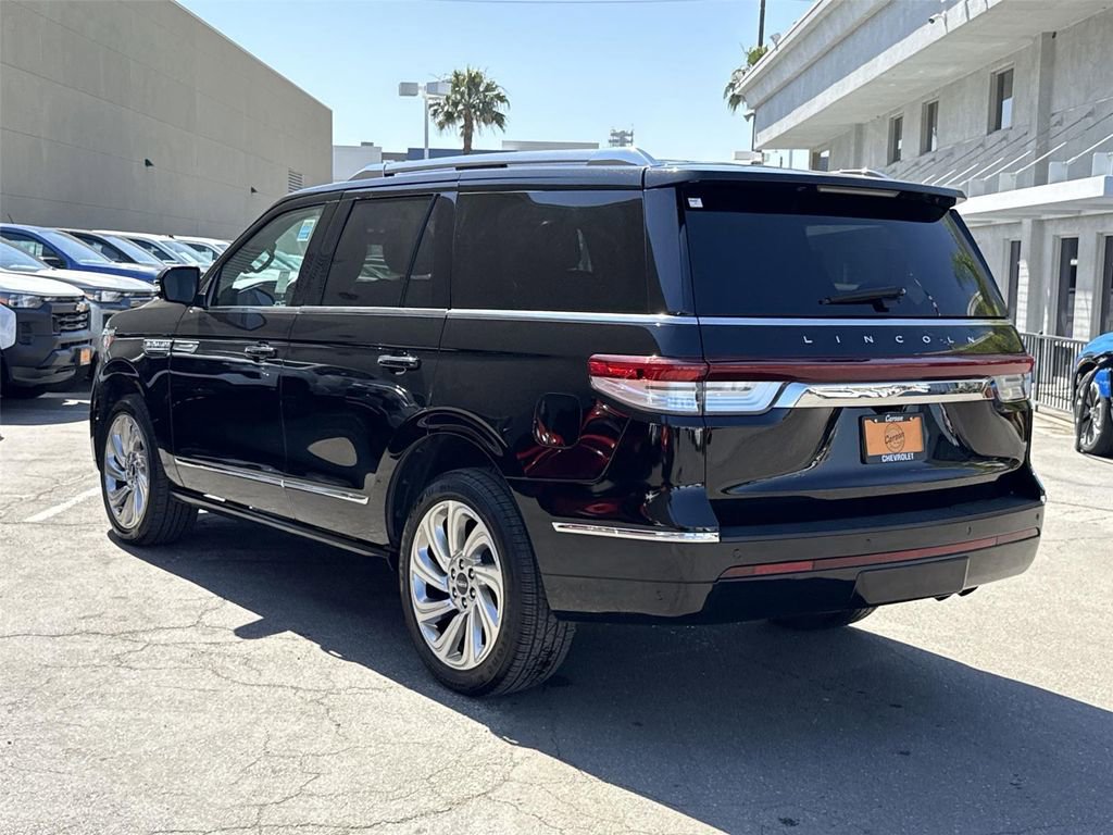 Used 2024 Lincoln Navigator Premiere image 5