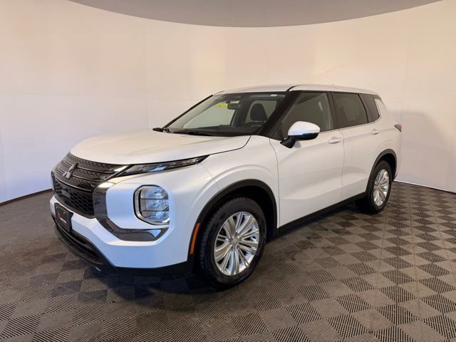Used 2024 Mitsubishi Outlander ES image 6