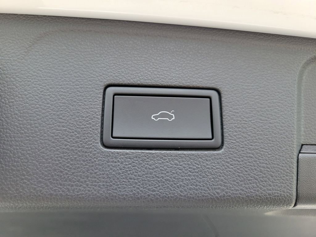 Used 2024 Volkswagen Atlas SEL Premium R-Line AWD/4WD image 11