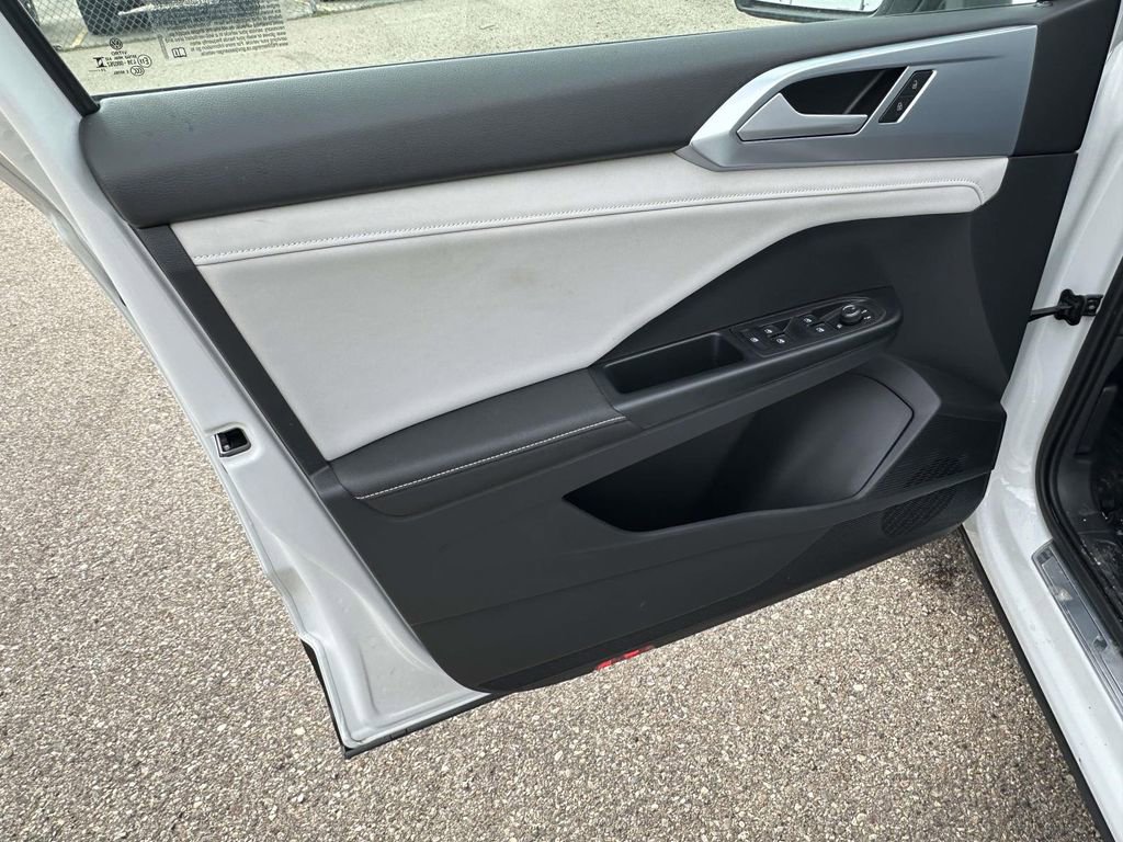 New 2025 Volkswagen Taos SE AWD/4WD image 11