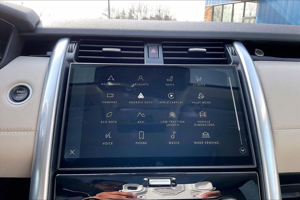 Certified 2025 Land Rover Discovery S image 15